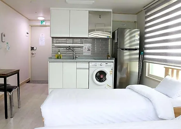 Hotel Cozy Flat Nearby Metro And E-mart For 3 Guests 5*