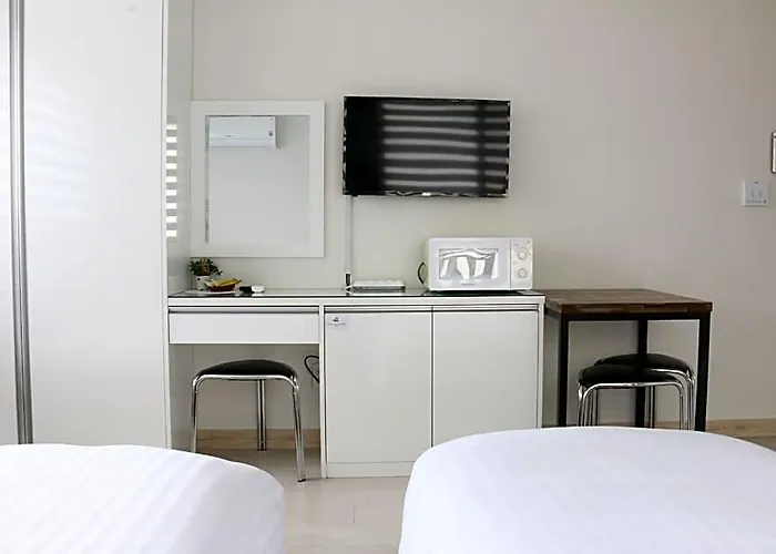 Cozy Flat Nearby Metro And E-mart For 3 Guests 5* Seul